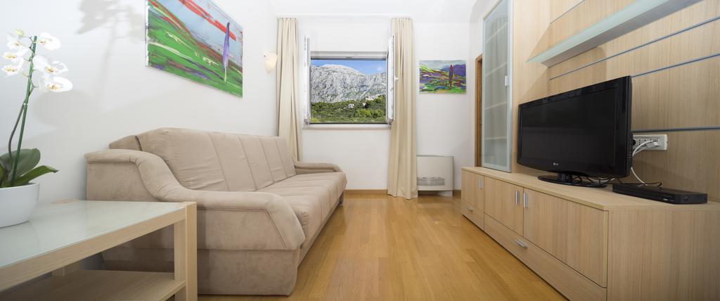 Apartmani Villa Athina Tucepi Exterior photo