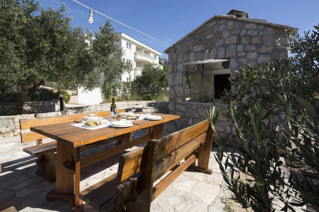 Apartmani Villa Athina Tucepi Exterior photo