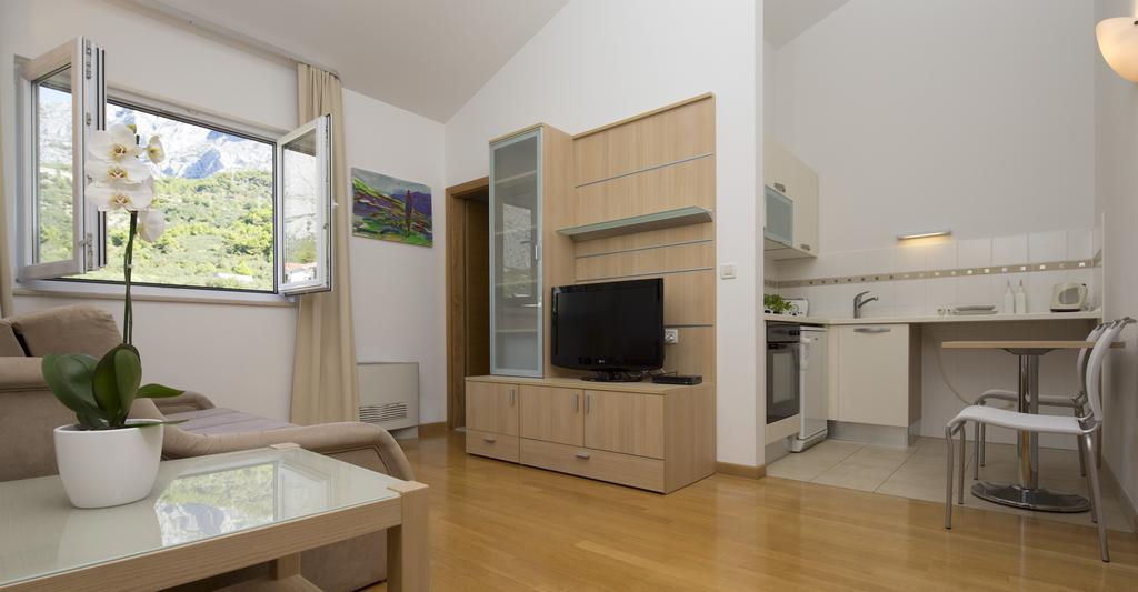 Apartmani Villa Athina Tucepi Exterior photo